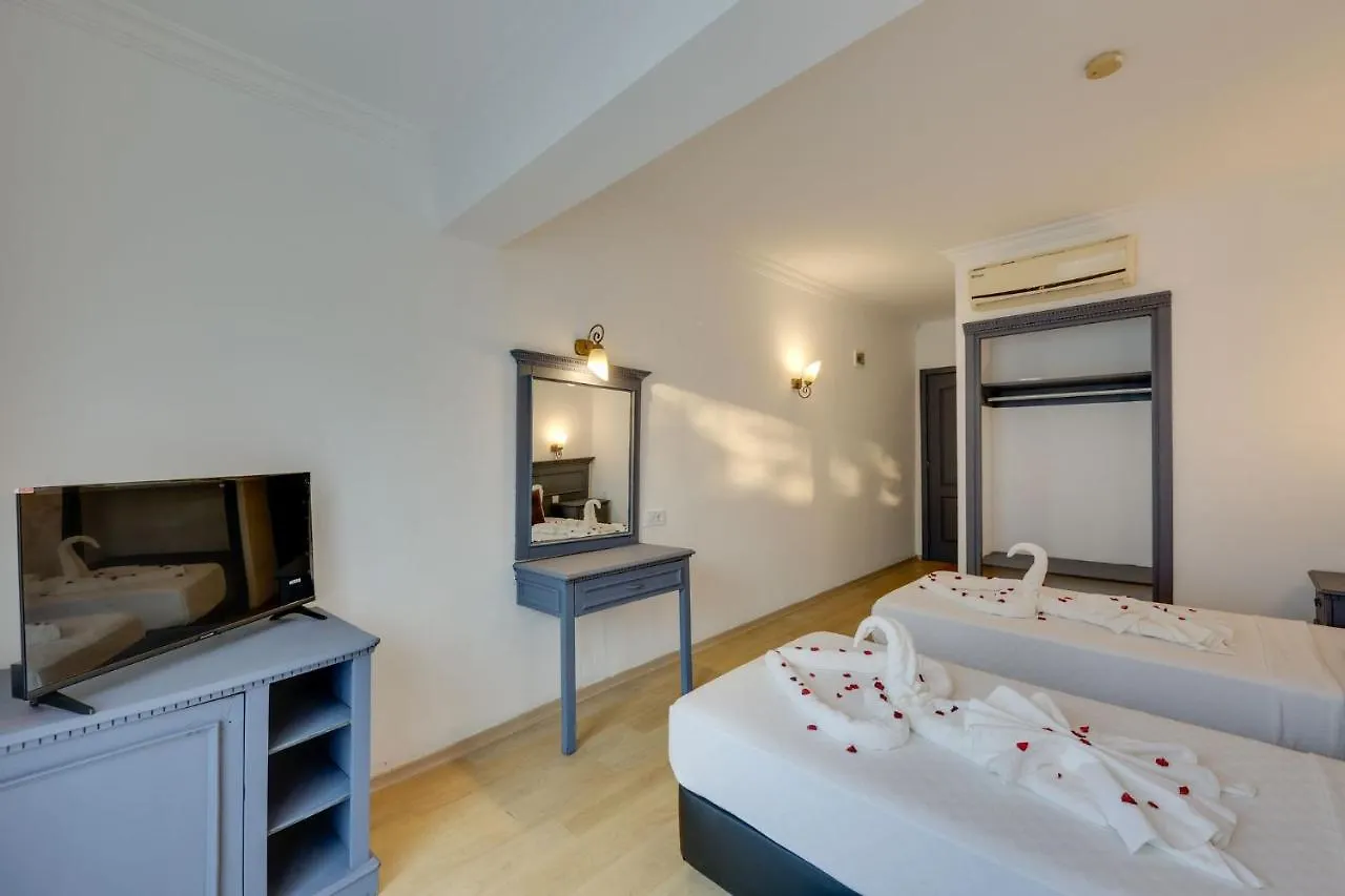 Sapphire Club Hotel Bodrum 4*,